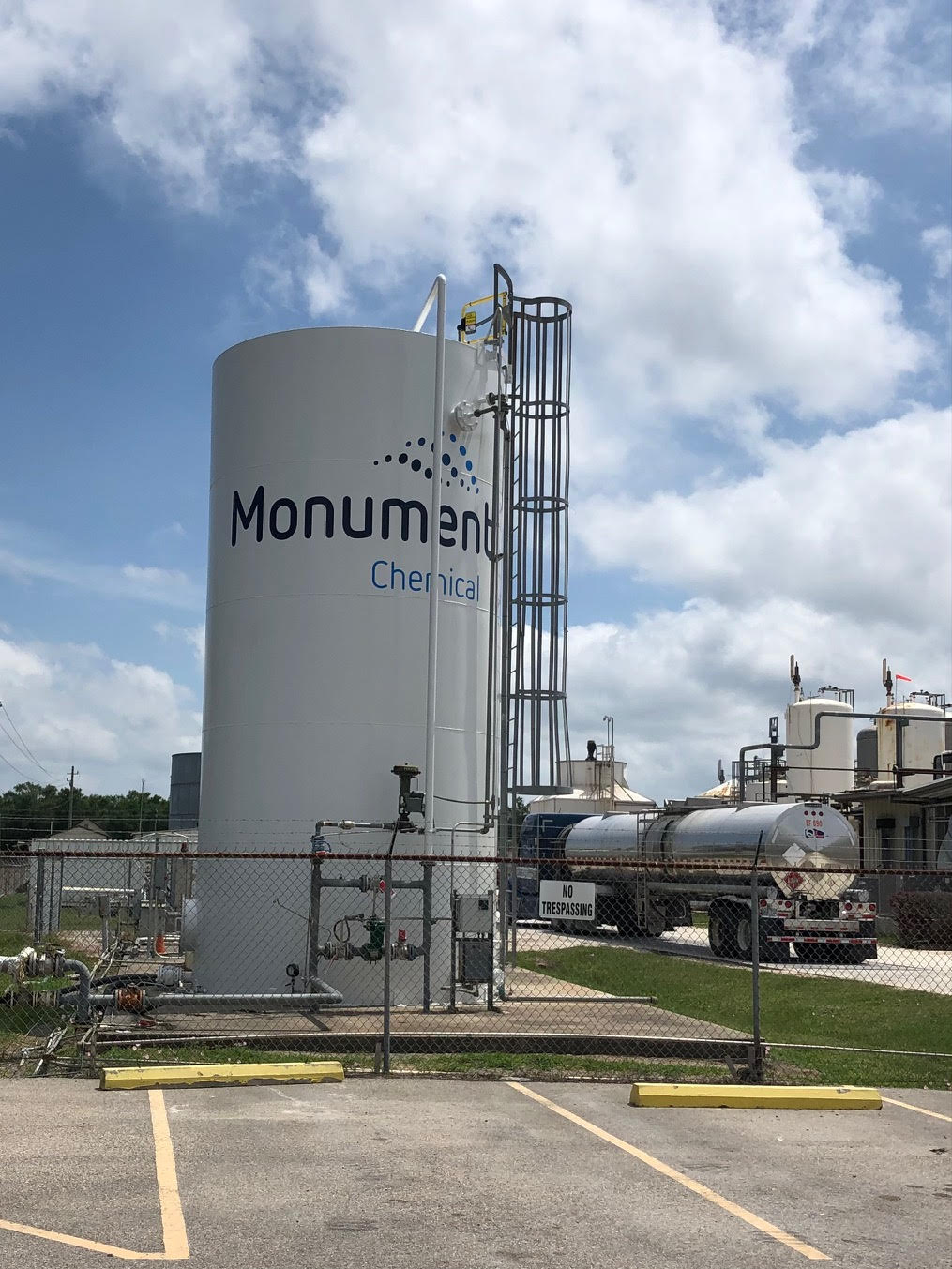 Bayport Unveils New Monument Chemical Logo on Water Tank