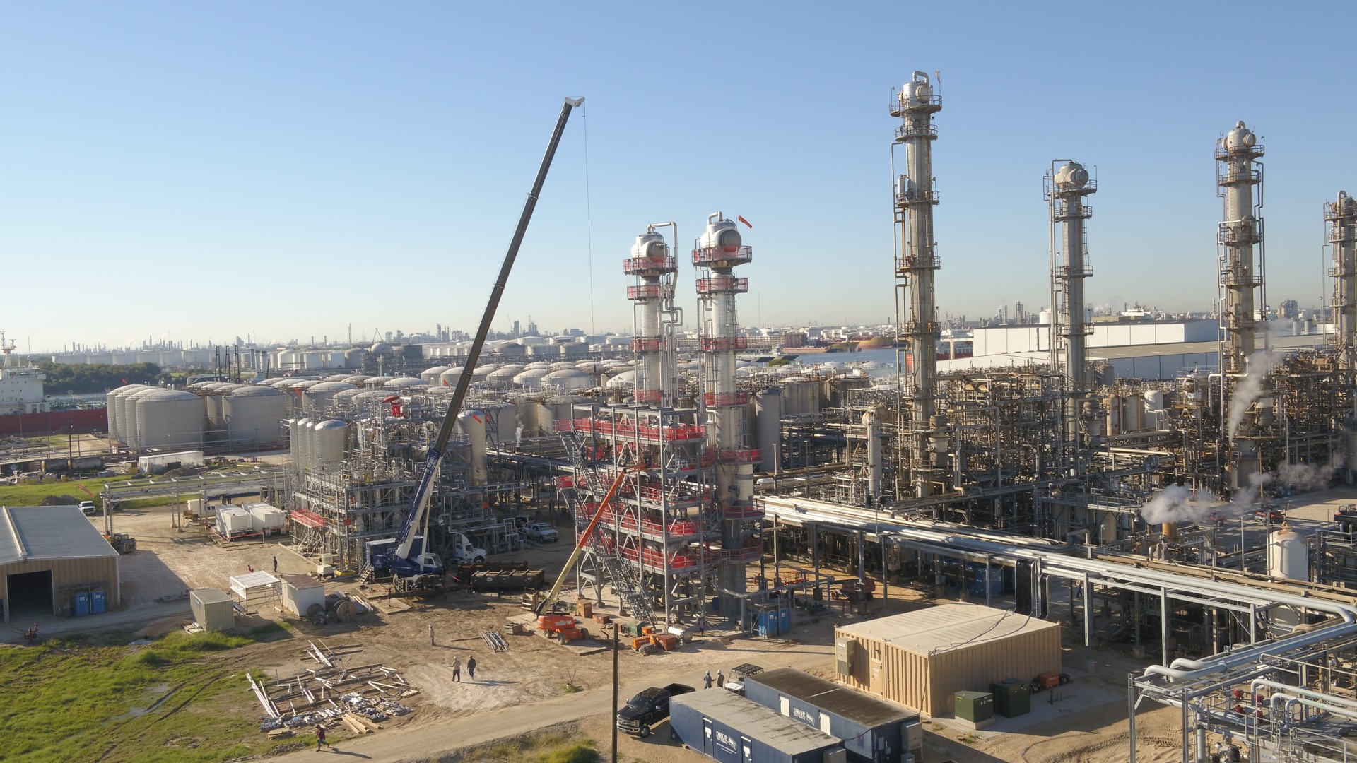 Two New Distillation Columns Create Countless Growth Possibilities for Houston